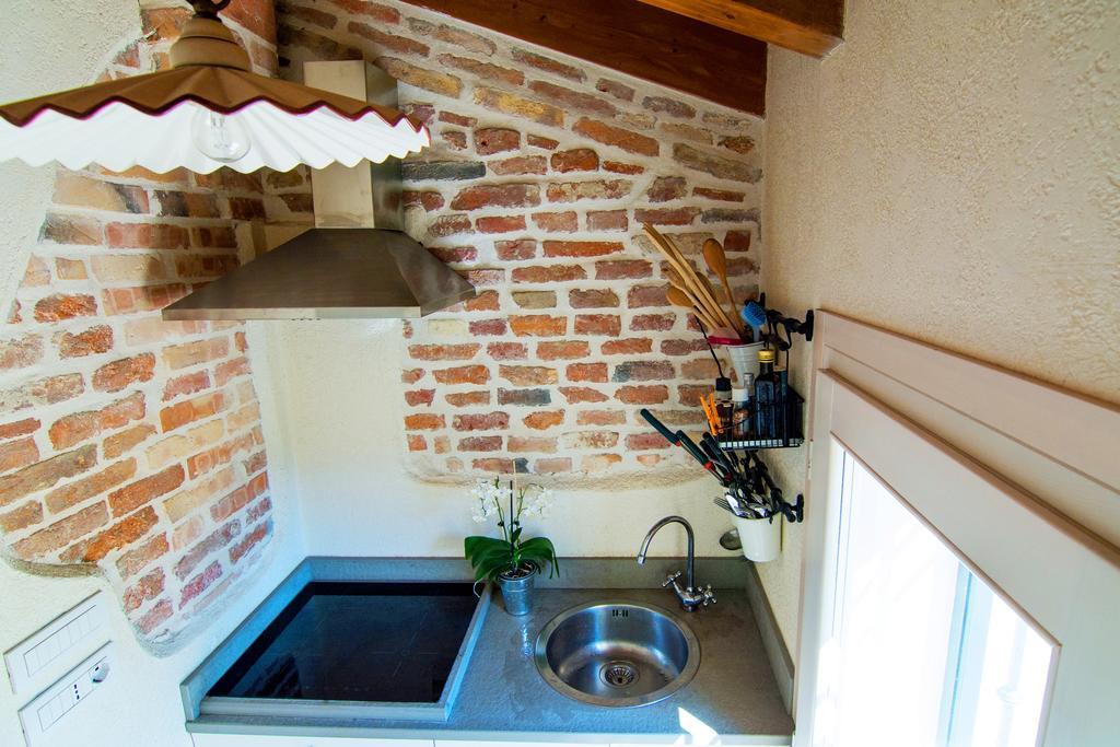 B&B La Porta Rossa Ноале Экстерьер фото
